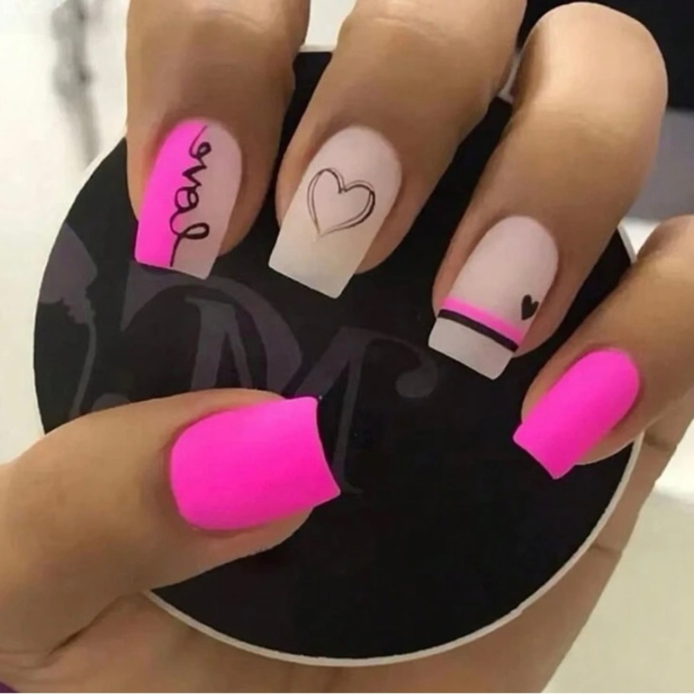 💅🏻Host Pick💅🏻  Matte Hot Pink Press On Nails